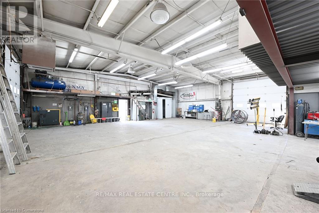 347 Hatt Street W, Hamilton, Ontario  L9H 2J2 - Photo 9 - X12250117