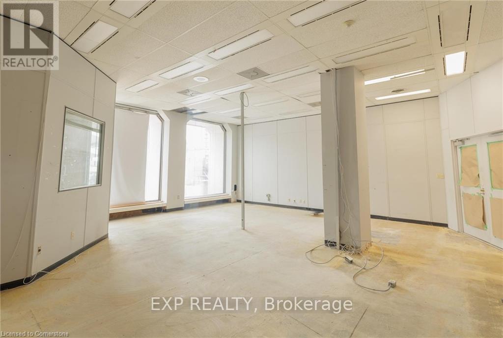 30 Duke Street W, Kitchener, Ontario  N2H 3W4 - Photo 10 - X12250264