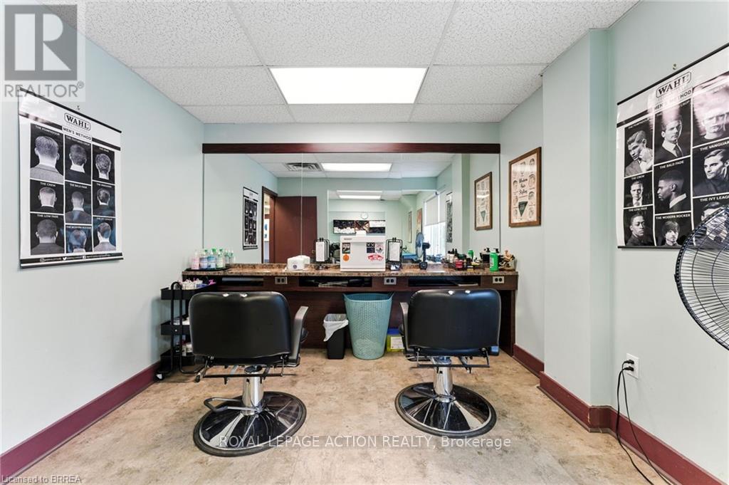 207 Greenwich Street, Brantford, Ontario  N3S 2X7 - Photo 15 - X12250307