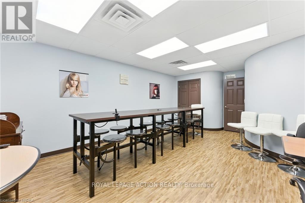 207 Greenwich Street, Brantford, Ontario  N3S 2X7 - Photo 36 - X12250307