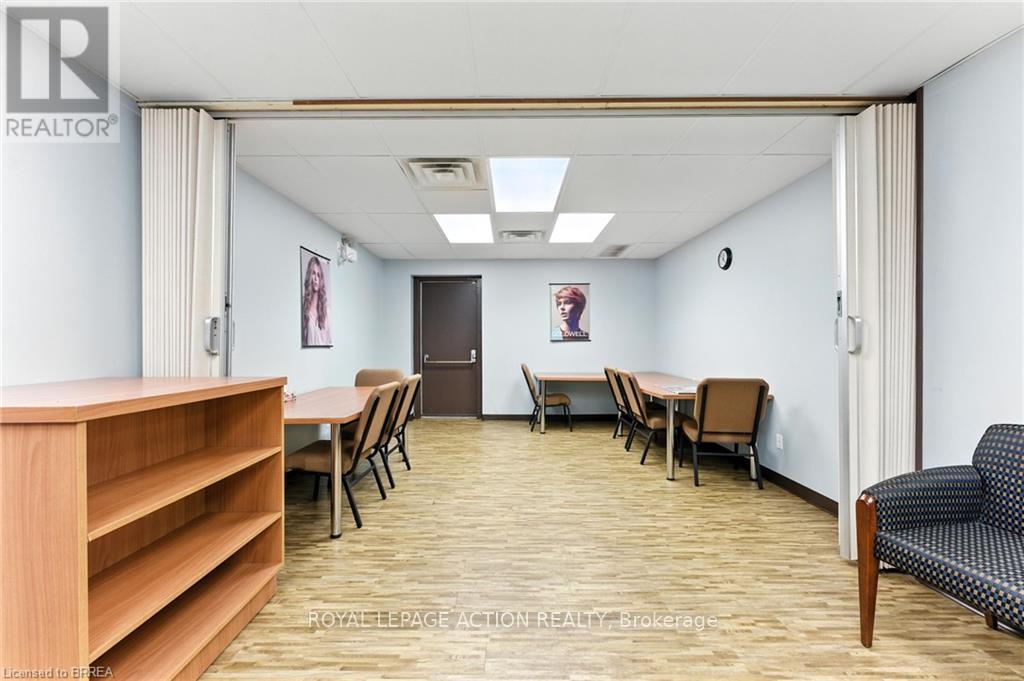 207 Greenwich Street, Brantford, Ontario  N3S 2X7 - Photo 41 - X12250307