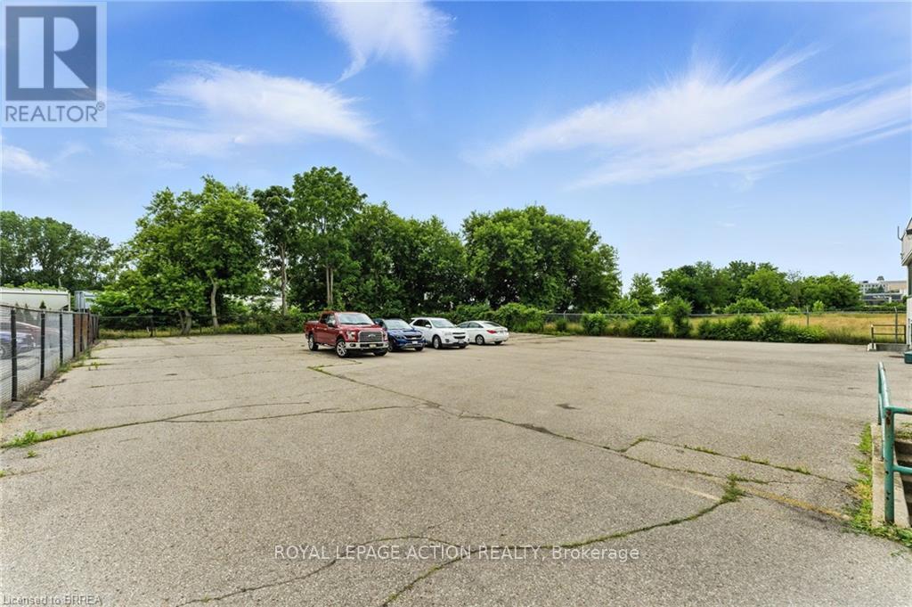 207 Greenwich Street, Brantford, Ontario  N3S 2X7 - Photo 46 - X12250307