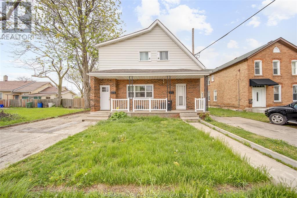 Property at 736 UNIVERSITY AVENUE image 2
