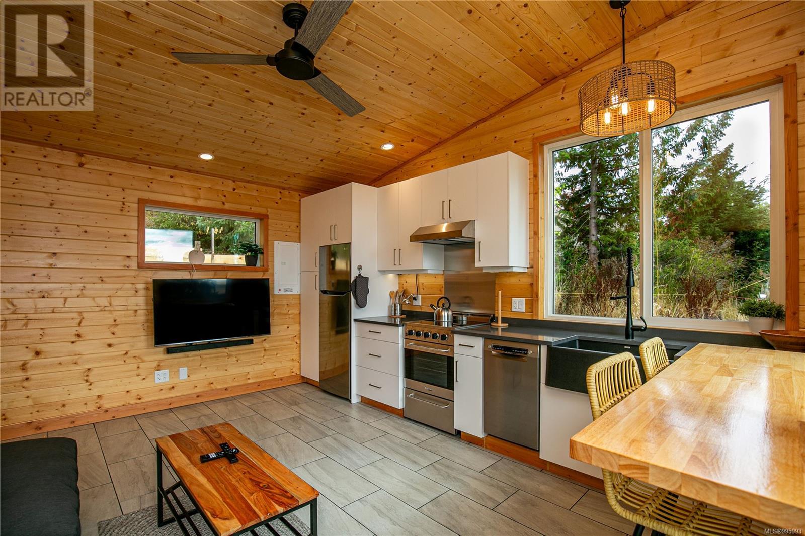 Property at 7124 Grant Rd W image 3