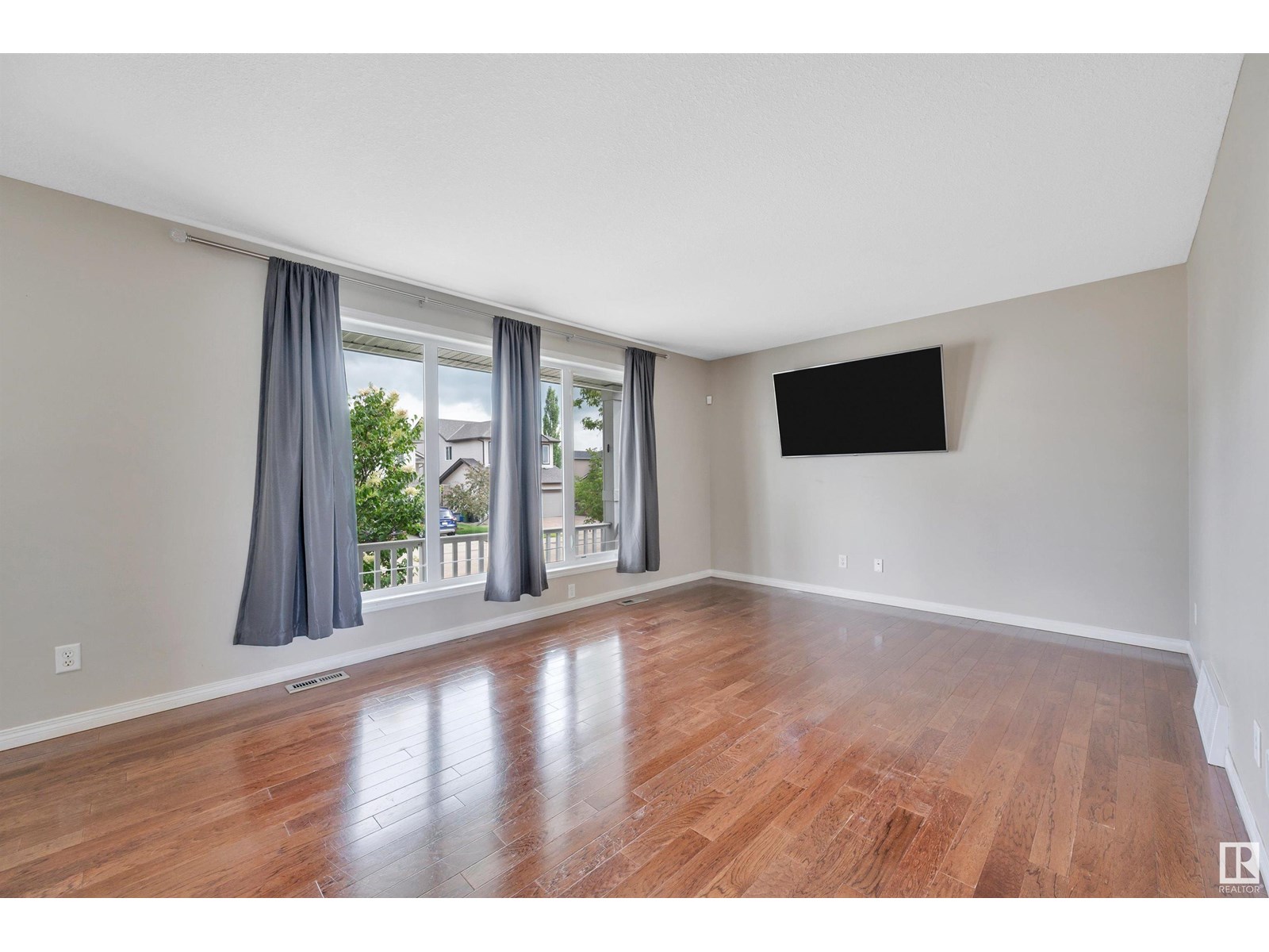 Property at 4611 160 AV NW image 4