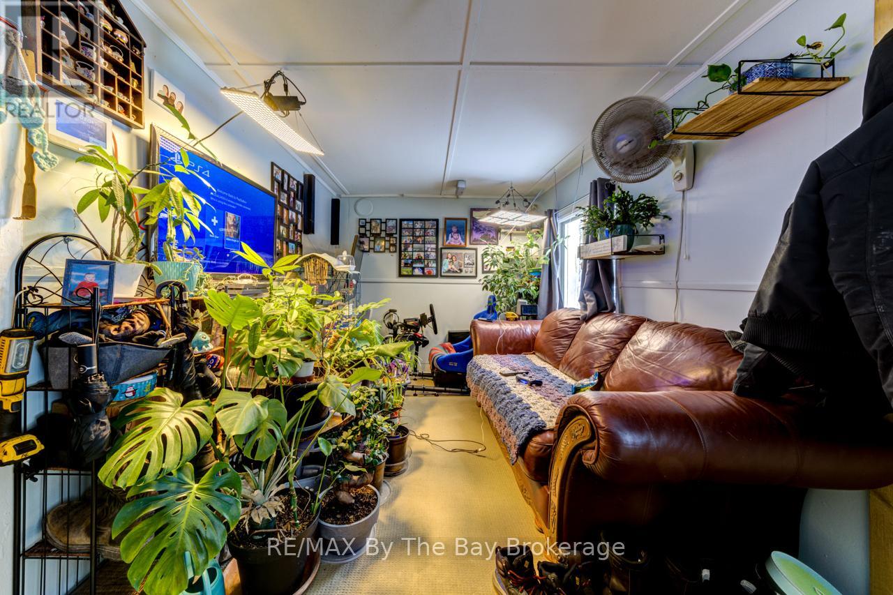 707 River Road E, Wasaga Beach, Ontario  L9Z 1M5 - Photo 14 - S11998127
