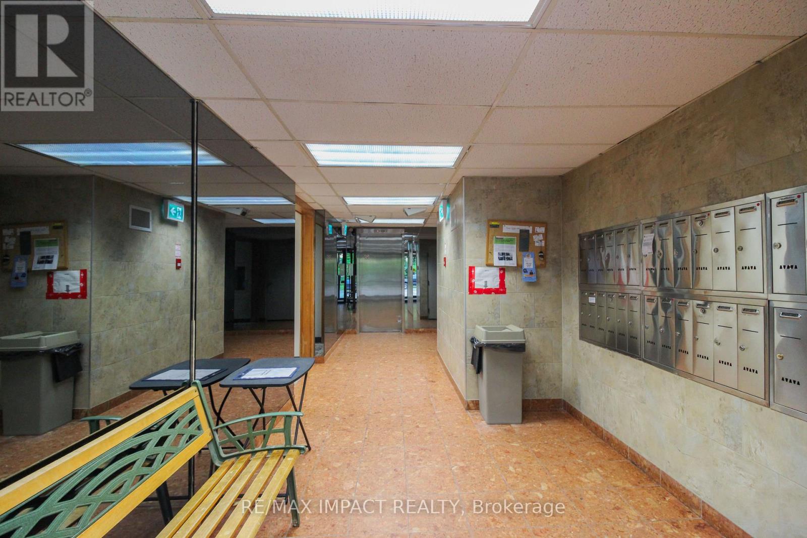 Property at 112 - 454 CENTRE STREET S image 4
