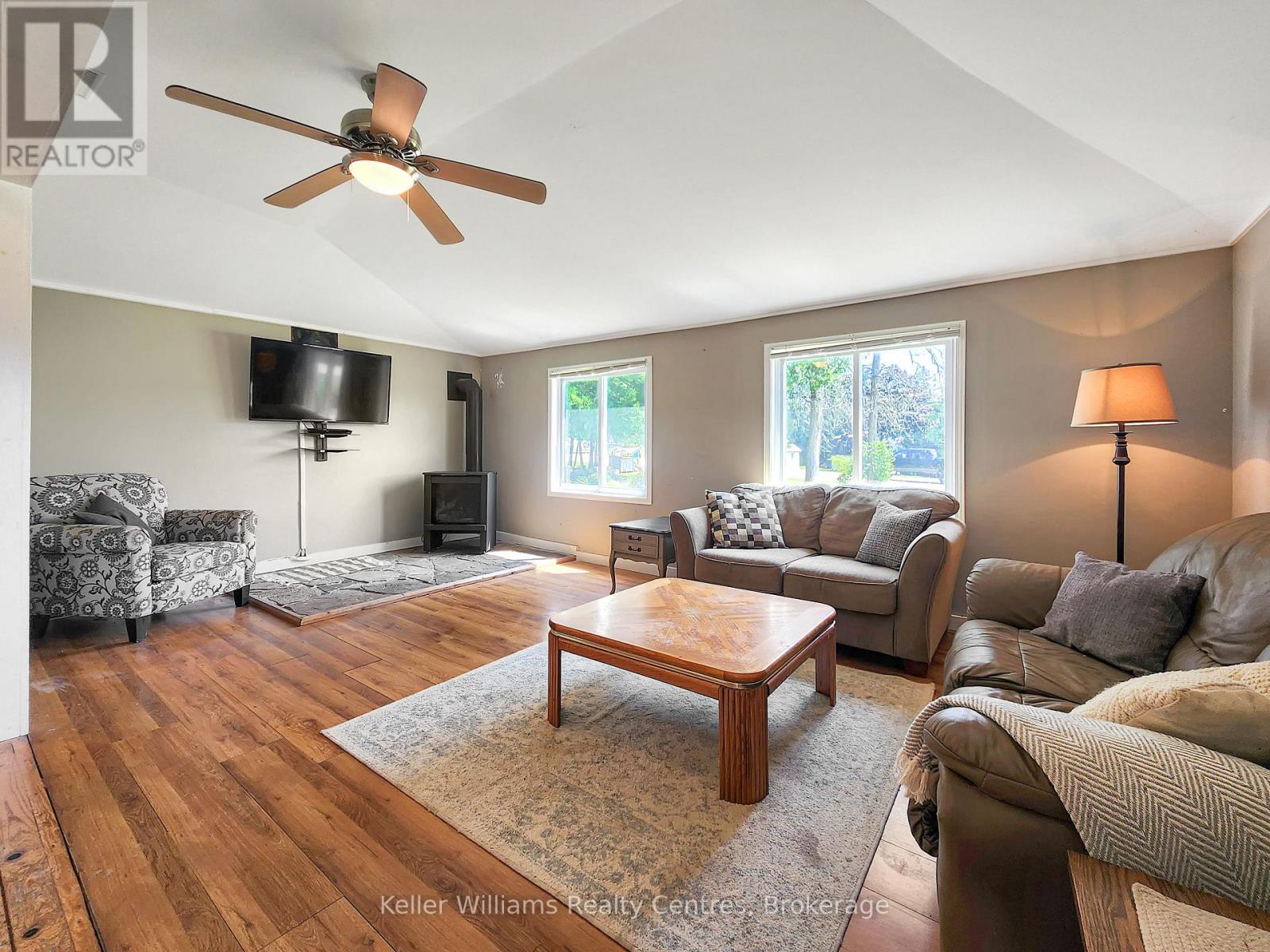 4 Woodstock Avenue, Northern Bruce Peninsula, Ontario  N0H 2M0 - Photo 21 - X12250536