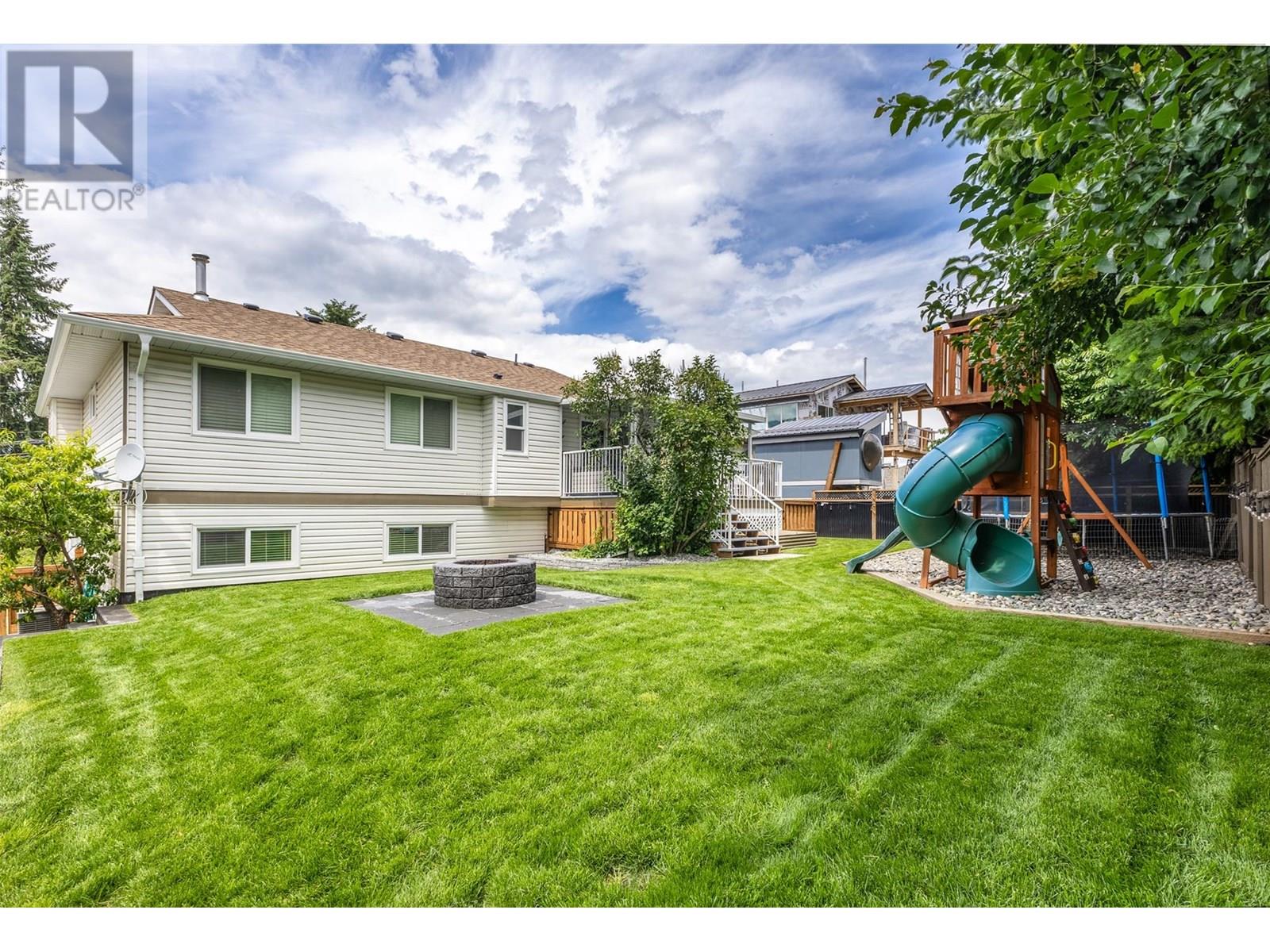 Property at 590 20 Street SE image 3