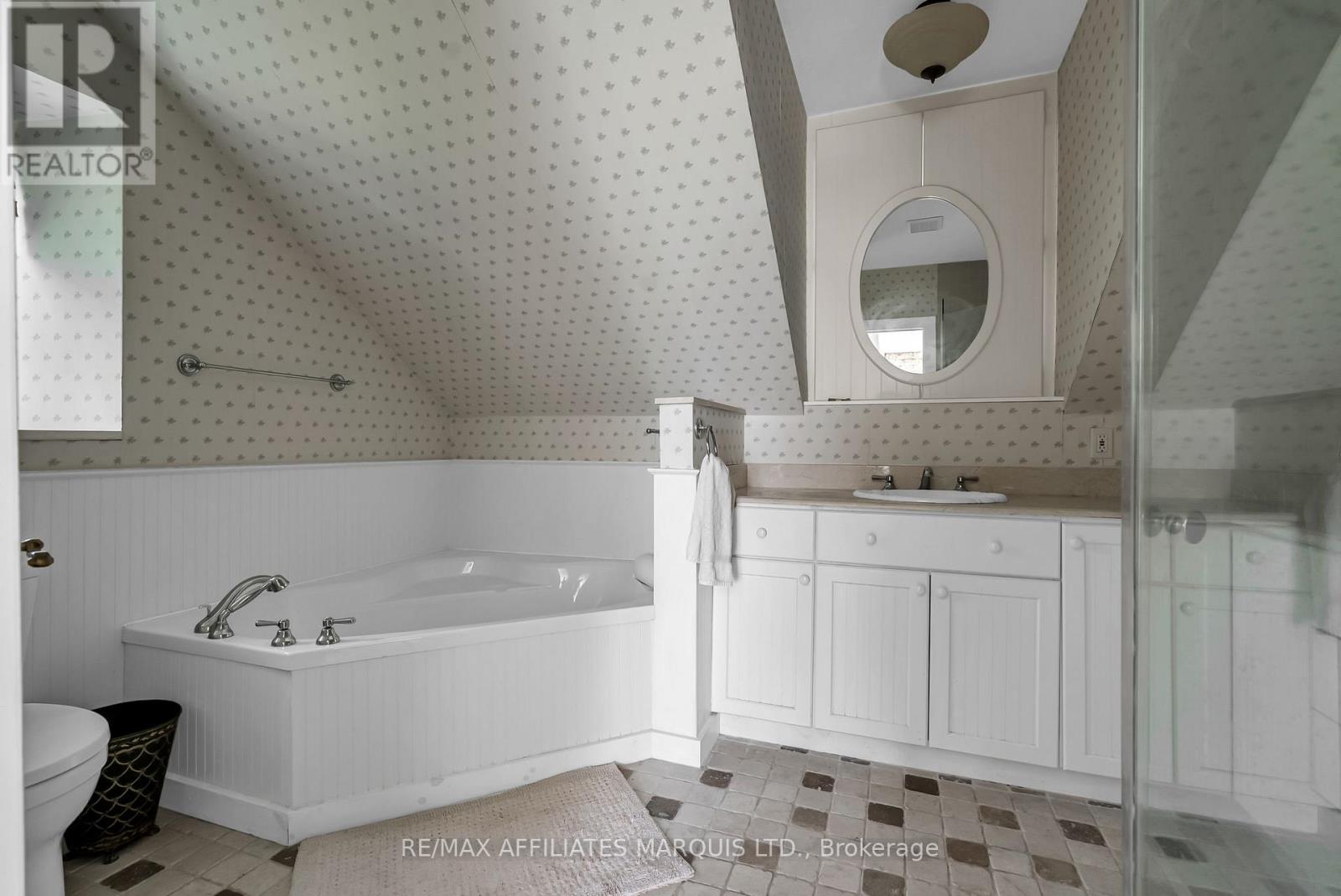 20824 South Service Road, South Glengarry, Ontario  K0C 1N0 - Photo 22 - X12250510