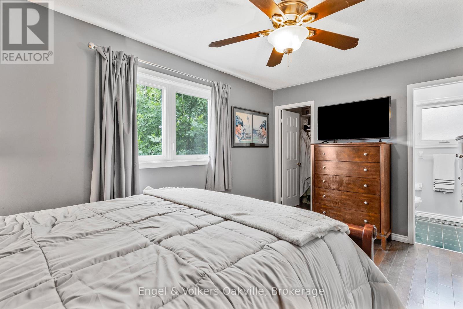569 Phoebe Crescent, Burlington, Ontario  L7L 6H7 - Photo 18 - W12250535