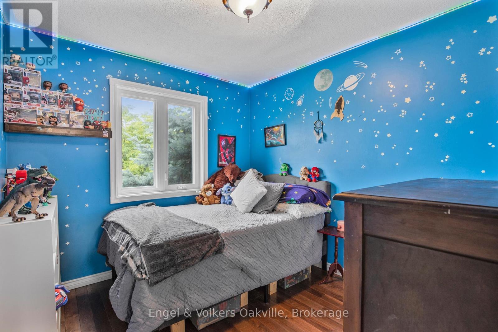 569 Phoebe Crescent, Burlington, Ontario  L7L 6H7 - Photo 22 - W12250535