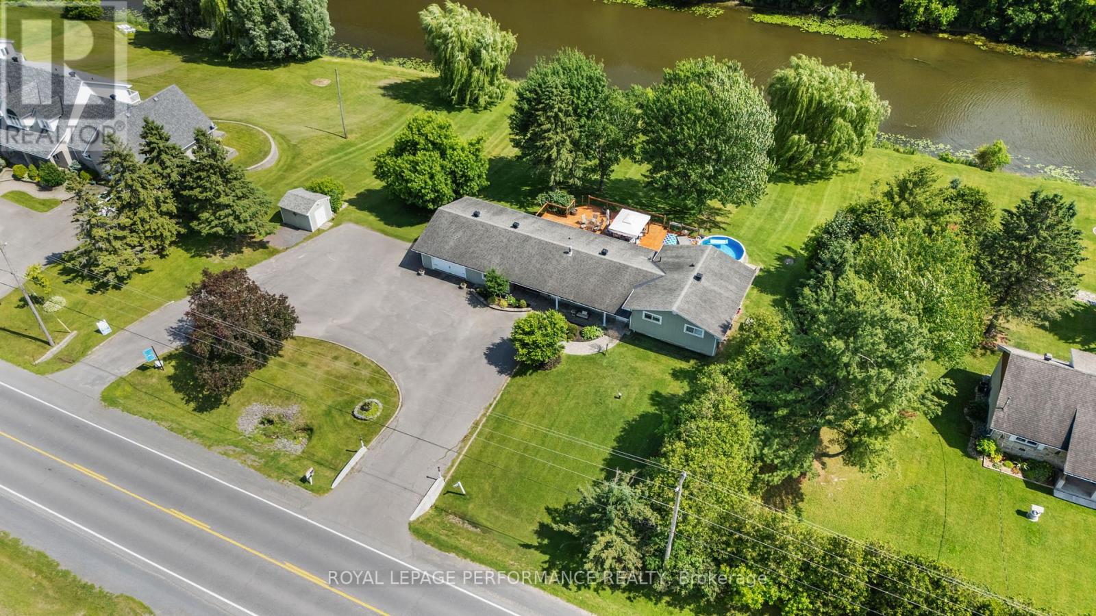 Property at 1430 NOTRE DAME STREET image 2