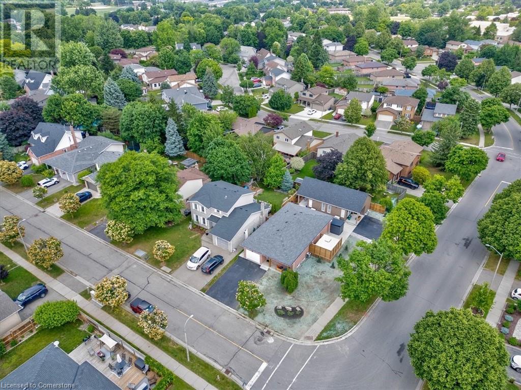 2 Pipers Green Court, Kitchener, Ontario  N2E 3C6 - Photo 5 - 40741679