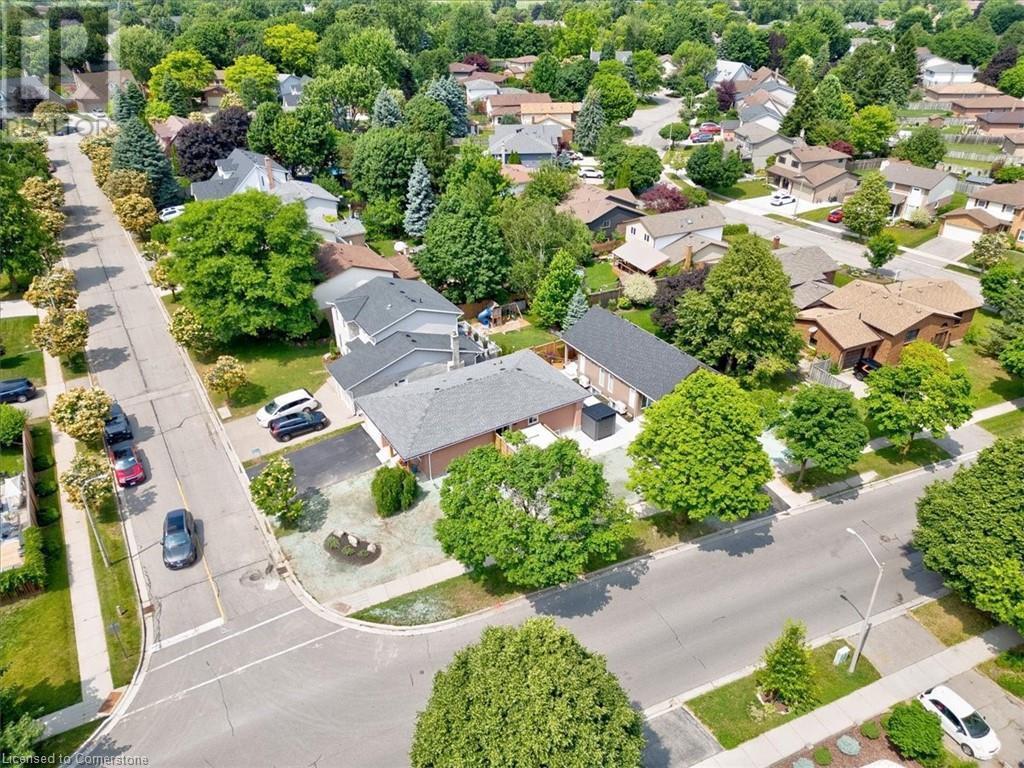 2 Pipers Green Court, Kitchener, Ontario  N2E 3C6 - Photo 2 - 40741679
