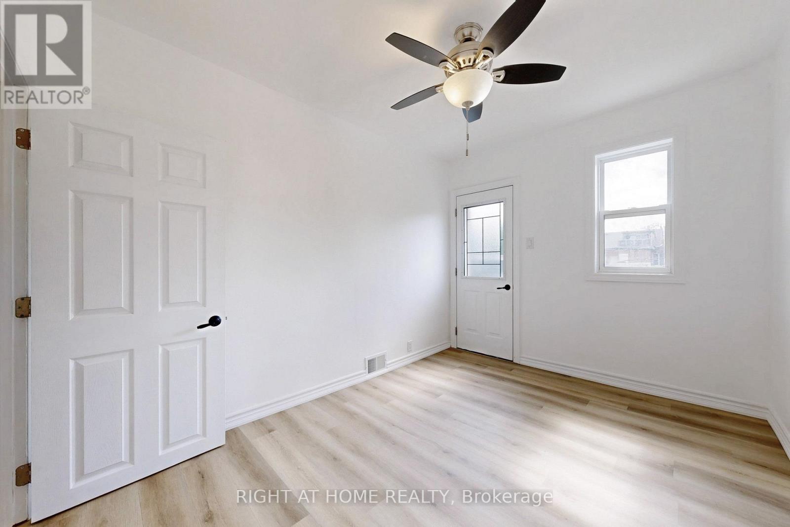 656 Crawford Street, Toronto, Ontario  M6G 3K2 - Photo 19 - C12250393