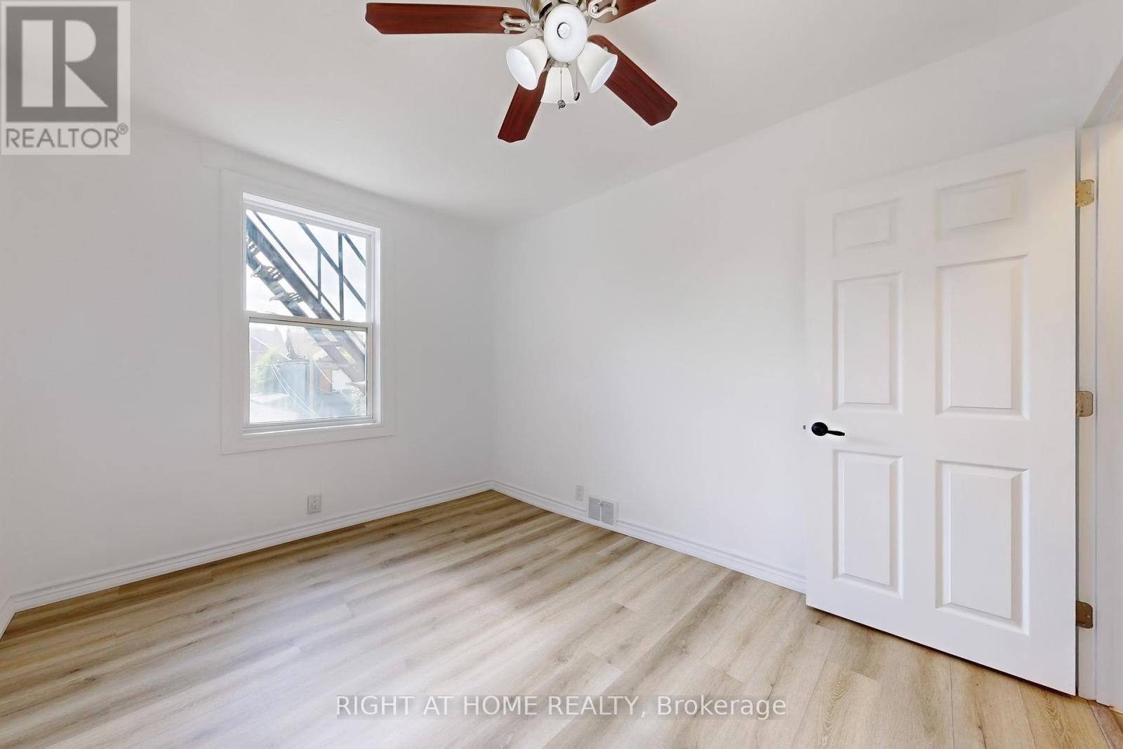 656 Crawford Street, Toronto, Ontario  M6G 3K2 - Photo 20 - C12250393