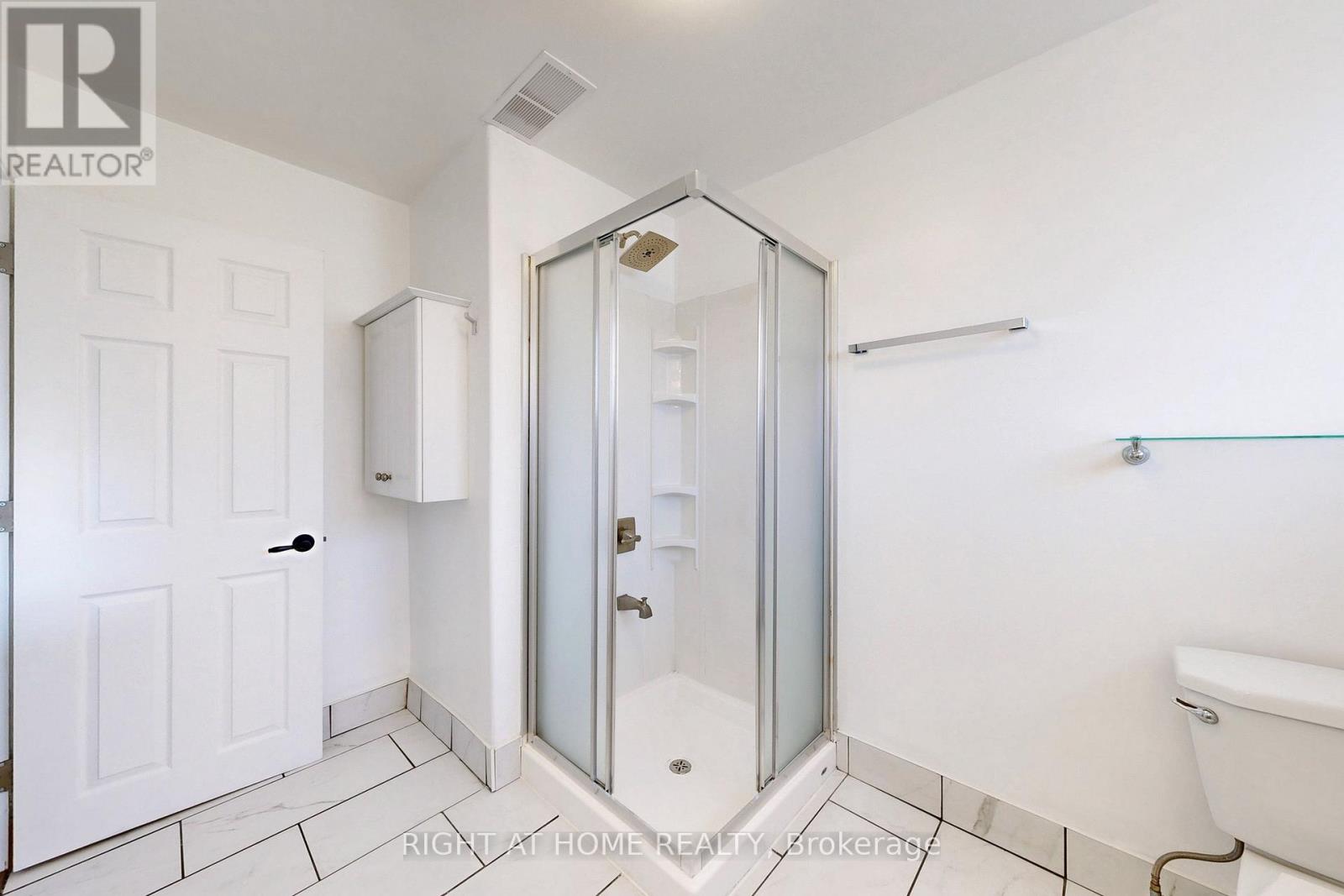 656 Crawford Street, Toronto, Ontario  M6G 3K2 - Photo 23 - C12250393
