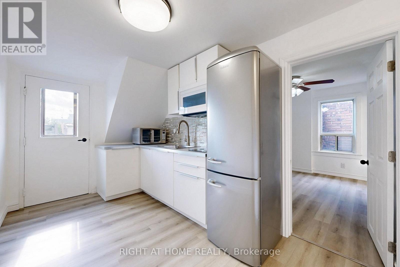656 Crawford Street, Toronto, Ontario  M6G 3K2 - Photo 26 - C12250393