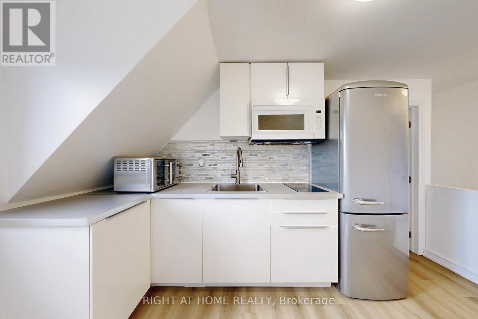 656 Crawford Street, Toronto, Ontario  M6G 3K2 - Photo 27 - C12250393