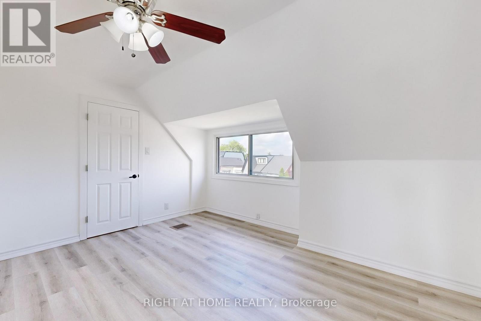 656 Crawford Street, Toronto, Ontario  M6G 3K2 - Photo 28 - C12250393
