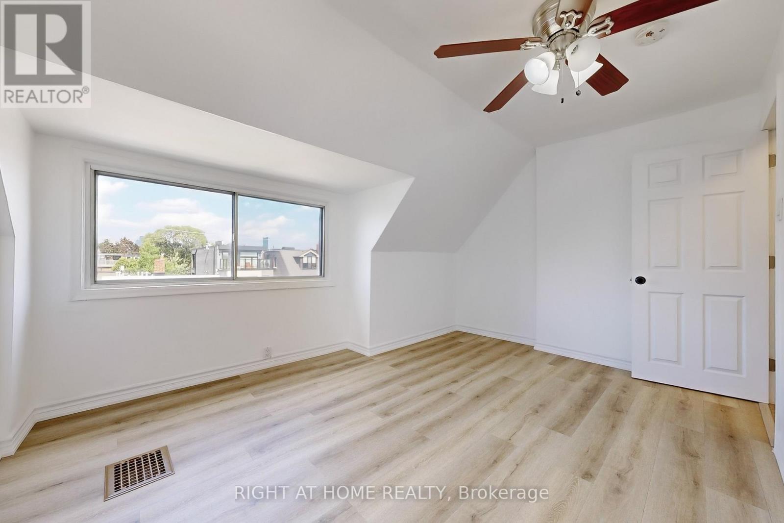 656 Crawford Street, Toronto, Ontario  M6G 3K2 - Photo 29 - C12250393