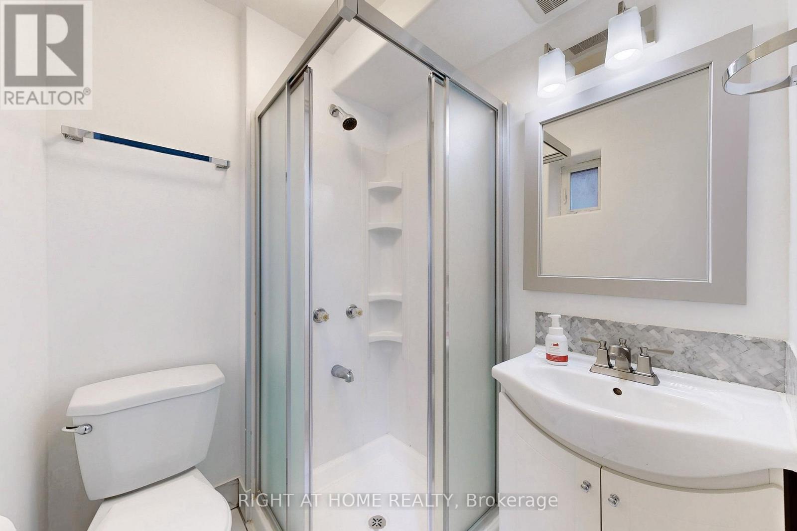656 Crawford Street, Toronto, Ontario  M6G 3K2 - Photo 32 - C12250393