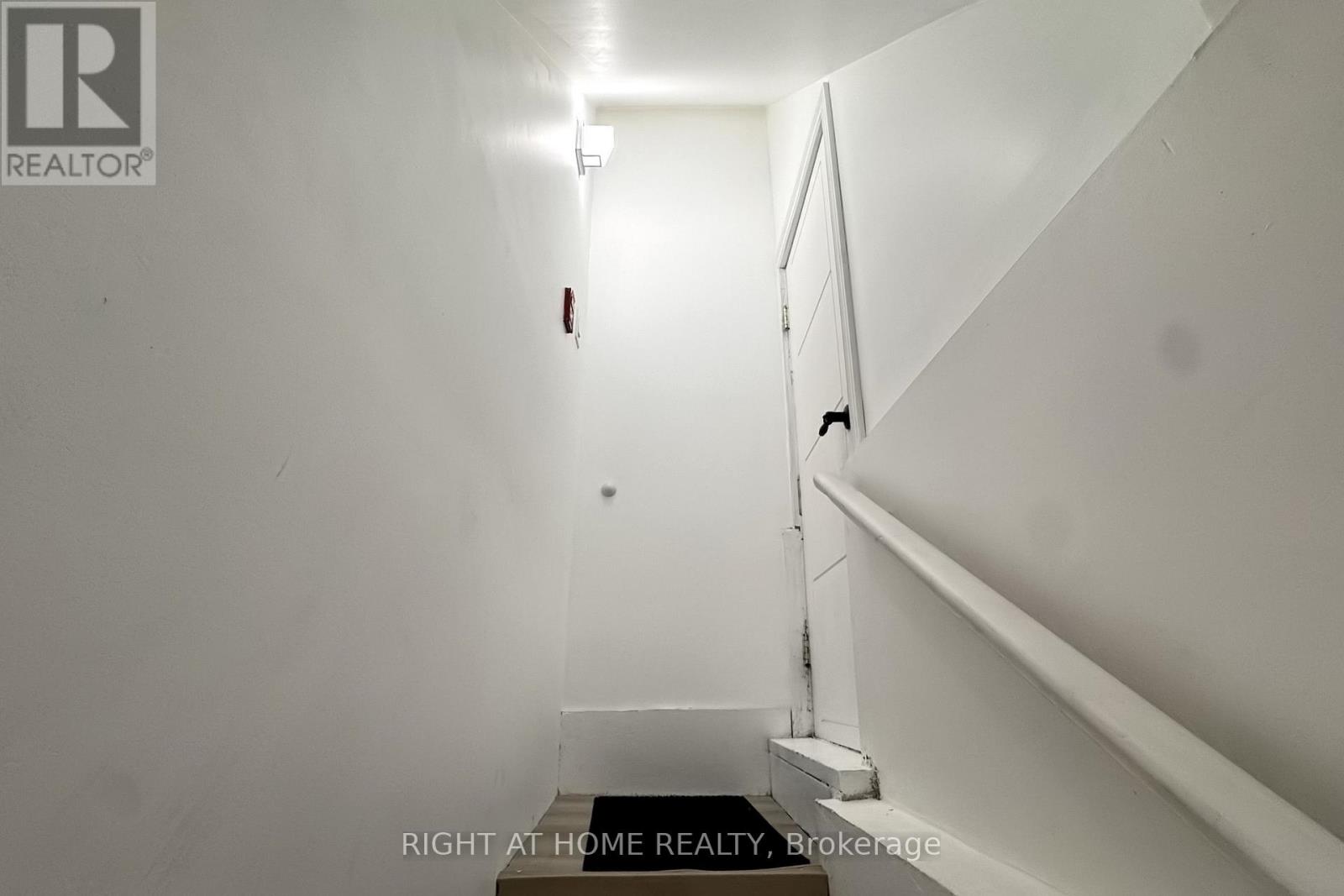 656 Crawford Street, Toronto, Ontario  M6G 3K2 - Photo 33 - C12250393