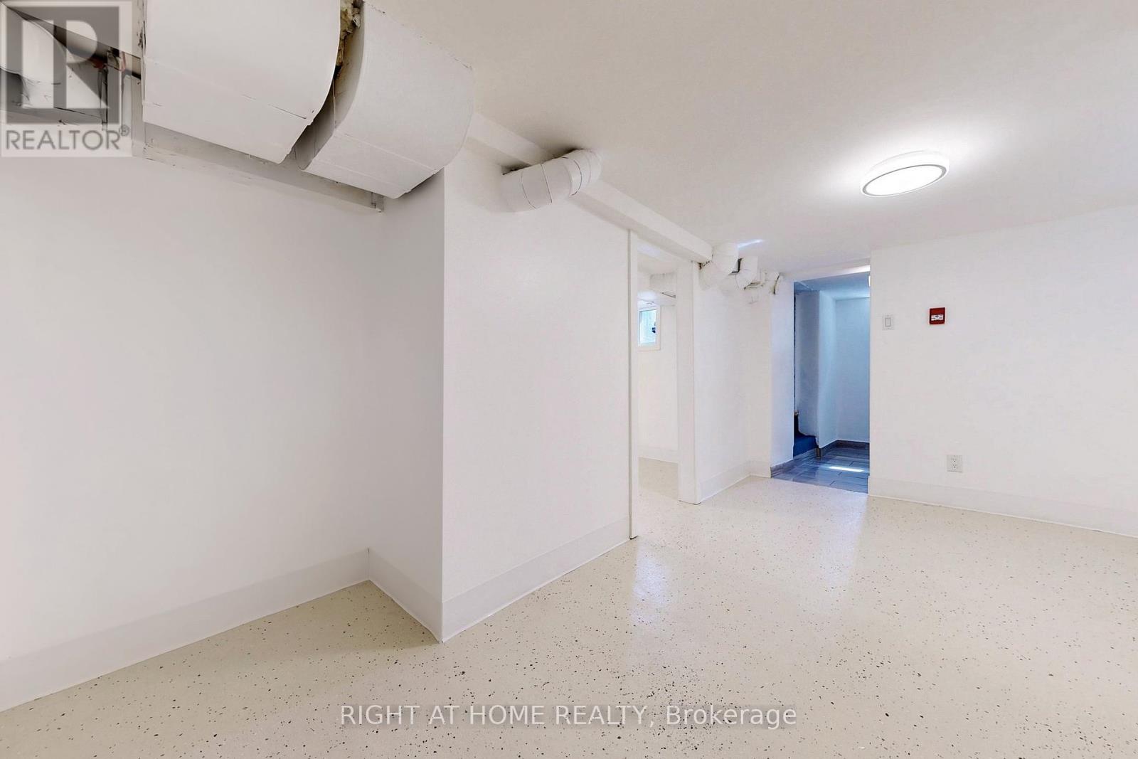 656 Crawford Street, Toronto, Ontario  M6G 3K2 - Photo 34 - C12250393