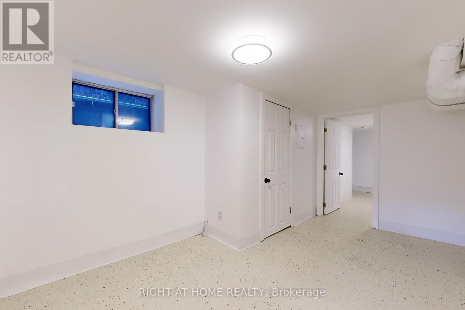 656 Crawford Street, Toronto, Ontario  M6G 3K2 - Photo 35 - C12250393