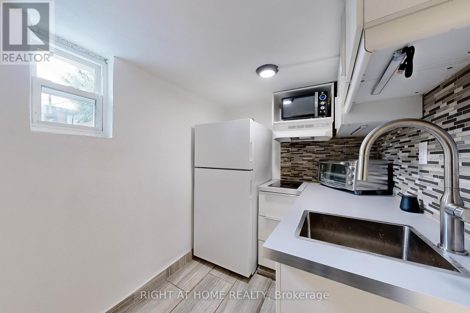 656 Crawford Street, Toronto, Ontario  M6G 3K2 - Photo 36 - C12250393