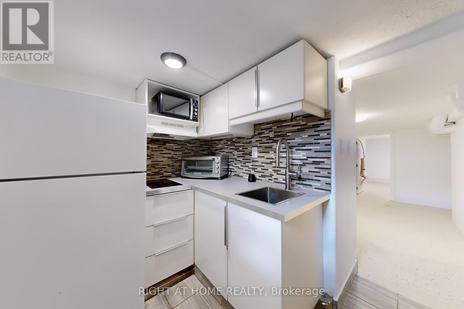 656 Crawford Street, Toronto, Ontario  M6G 3K2 - Photo 37 - C12250393