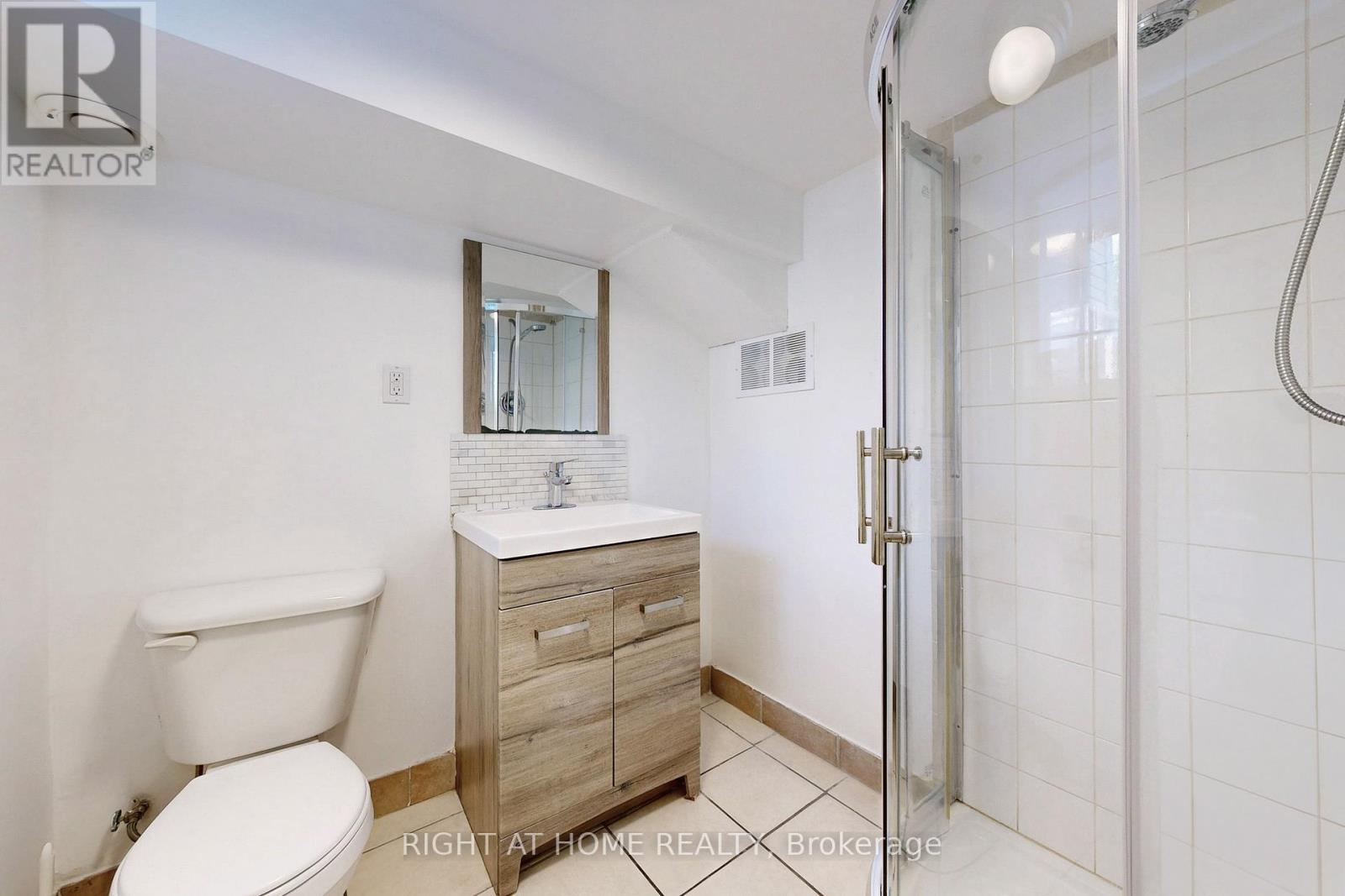 656 Crawford Street, Toronto, Ontario  M6G 3K2 - Photo 41 - C12250393