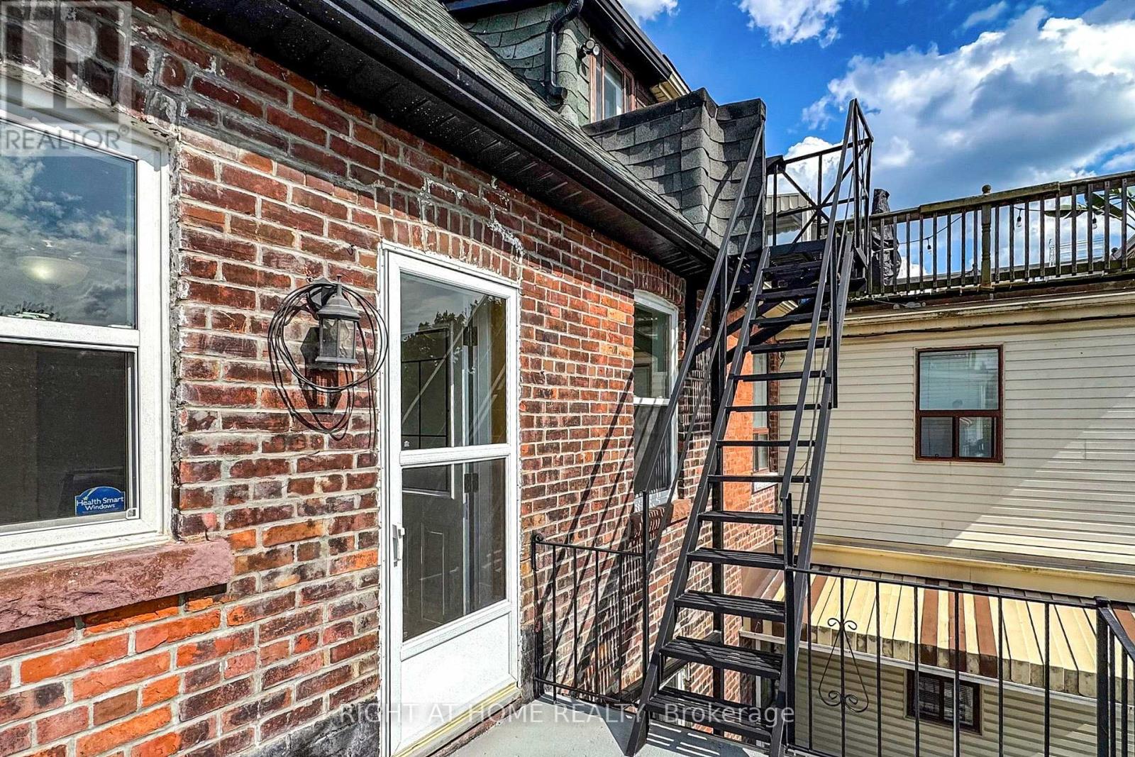 656 Crawford Street, Toronto, Ontario  M6G 3K2 - Photo 43 - C12250393