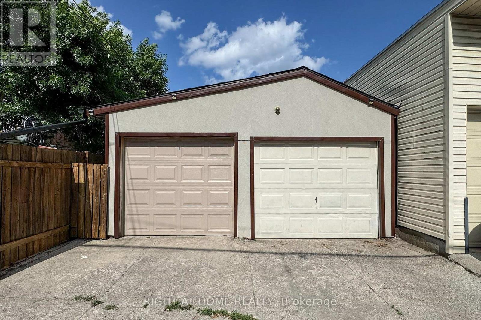 656 Crawford Street, Toronto, Ontario  M6G 3K2 - Photo 45 - C12250393
