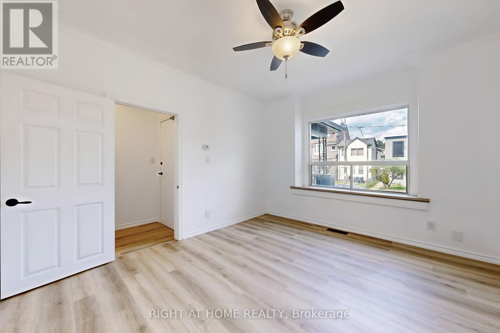 656 Crawford Street, Toronto, Ontario  M6G 3K2 - Photo 6 - C12250393