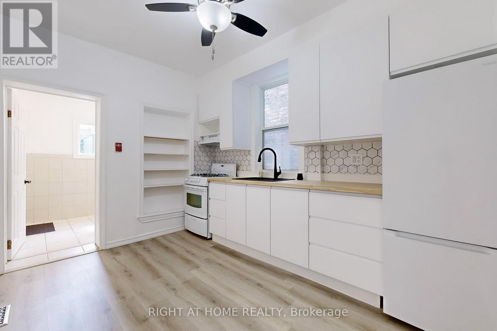 656 Crawford Street, Toronto, Ontario  M6G 3K2 - Photo 8 - C12250393