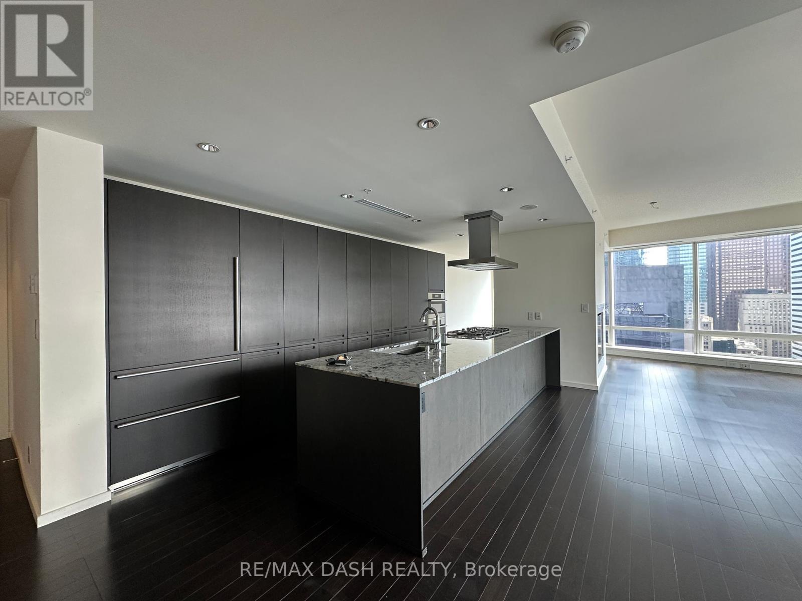 Property at 3209 - 180 UNIVERSITY AVENUE image 1
