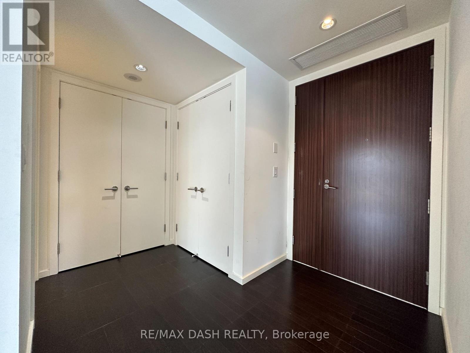Property at 3209 - 180 UNIVERSITY AVENUE image 3