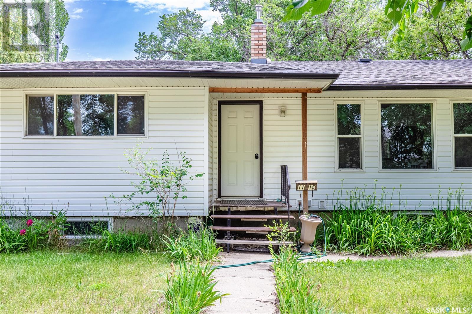 Property at 1115 6th AVENUE NW image 3