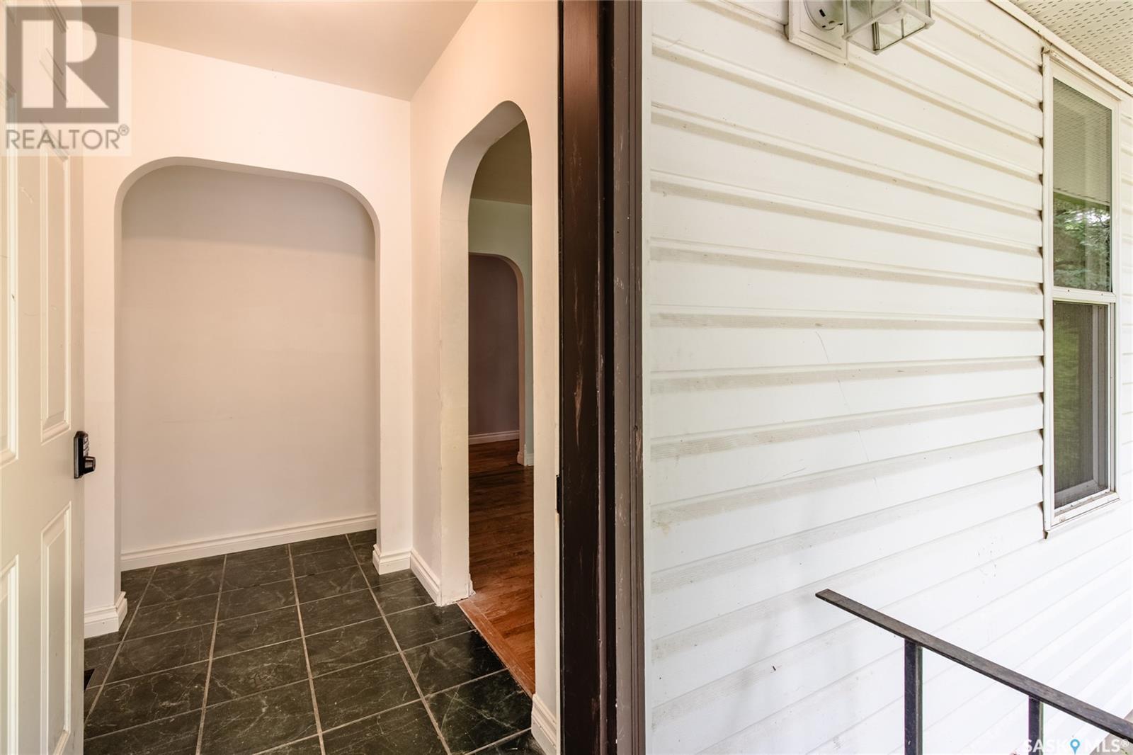 Property at 1115 6th AVENUE NW image 4