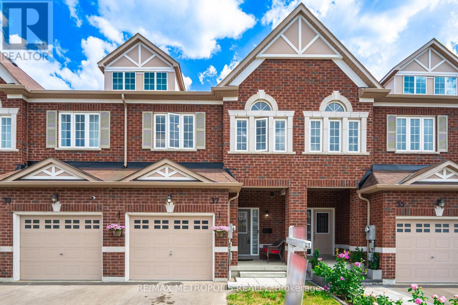 Property at 37 JEVONS DRIVE image 2