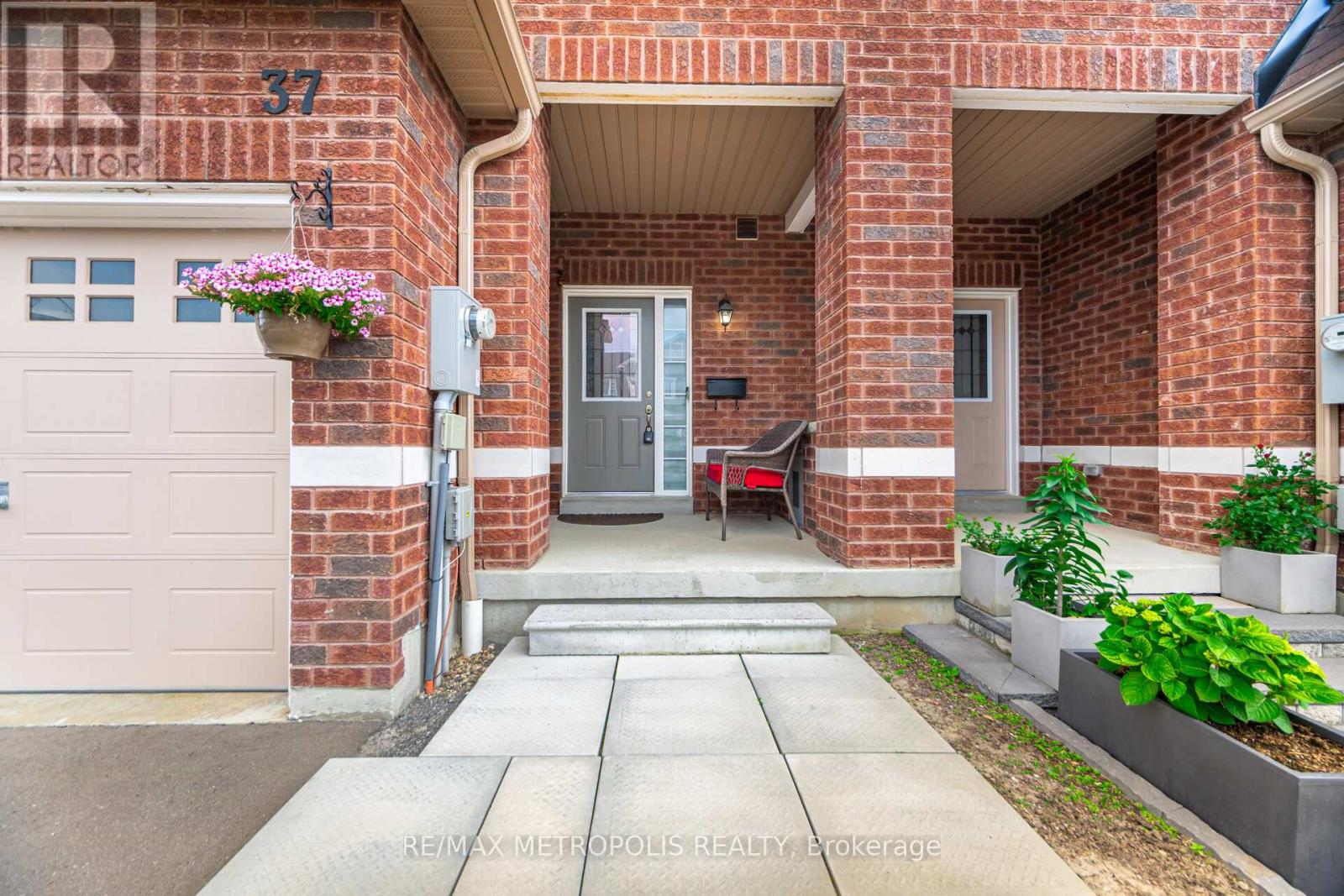 Property at 37 JEVONS DRIVE image 3