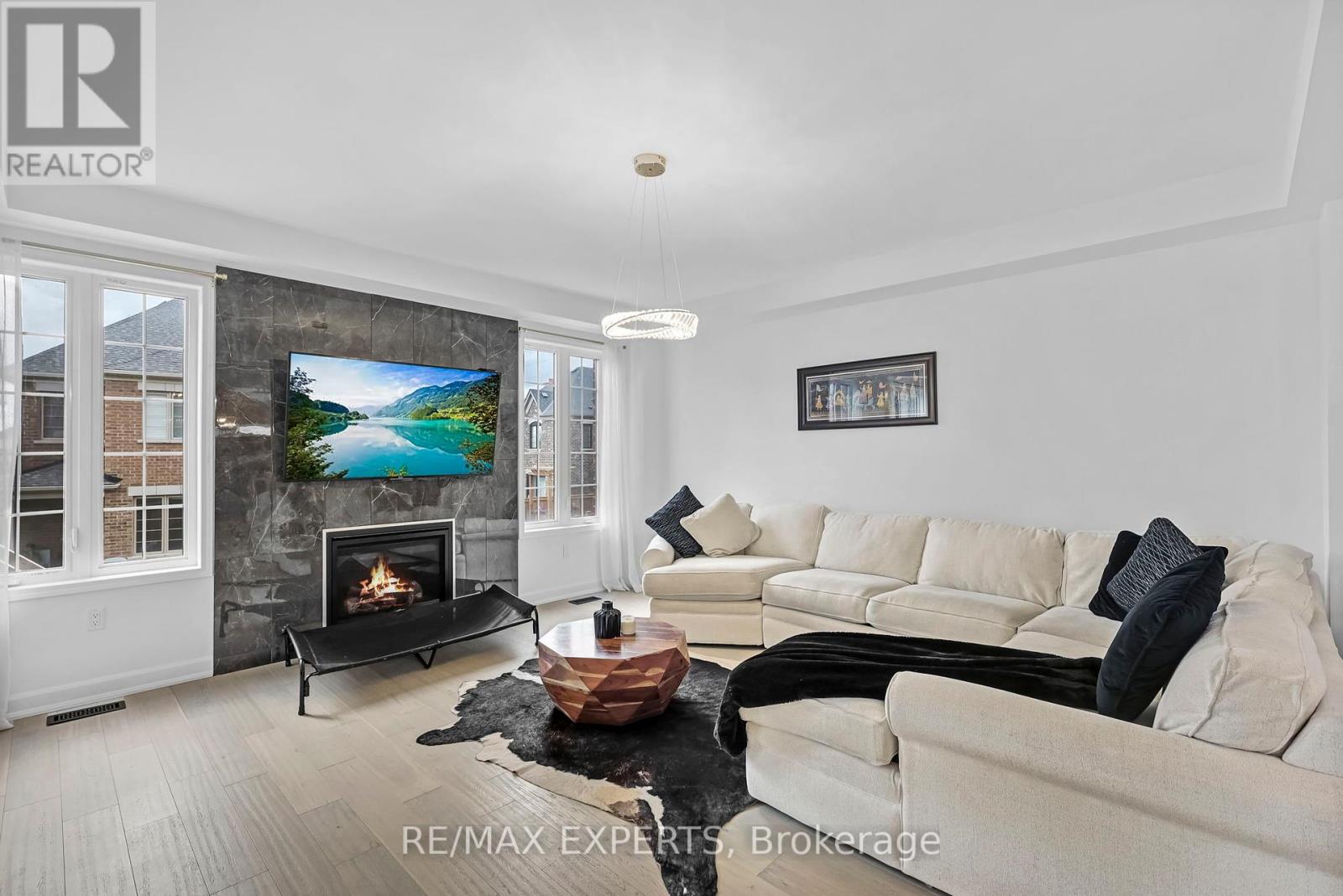 Property at 50 CHORUS CRESCENT image 3
