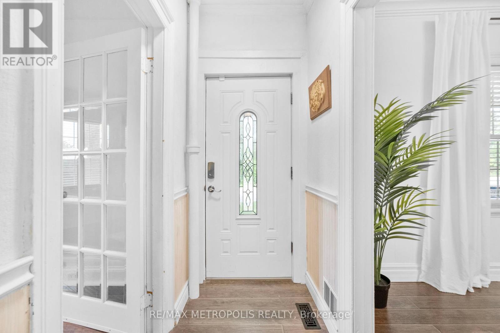 Property at 14537 WOODBINE AVENUE image 4