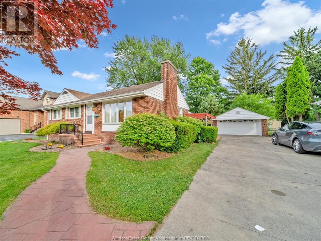 MLS# 25016293: 1045 CABANA ROAD West, Windsor, Canada
