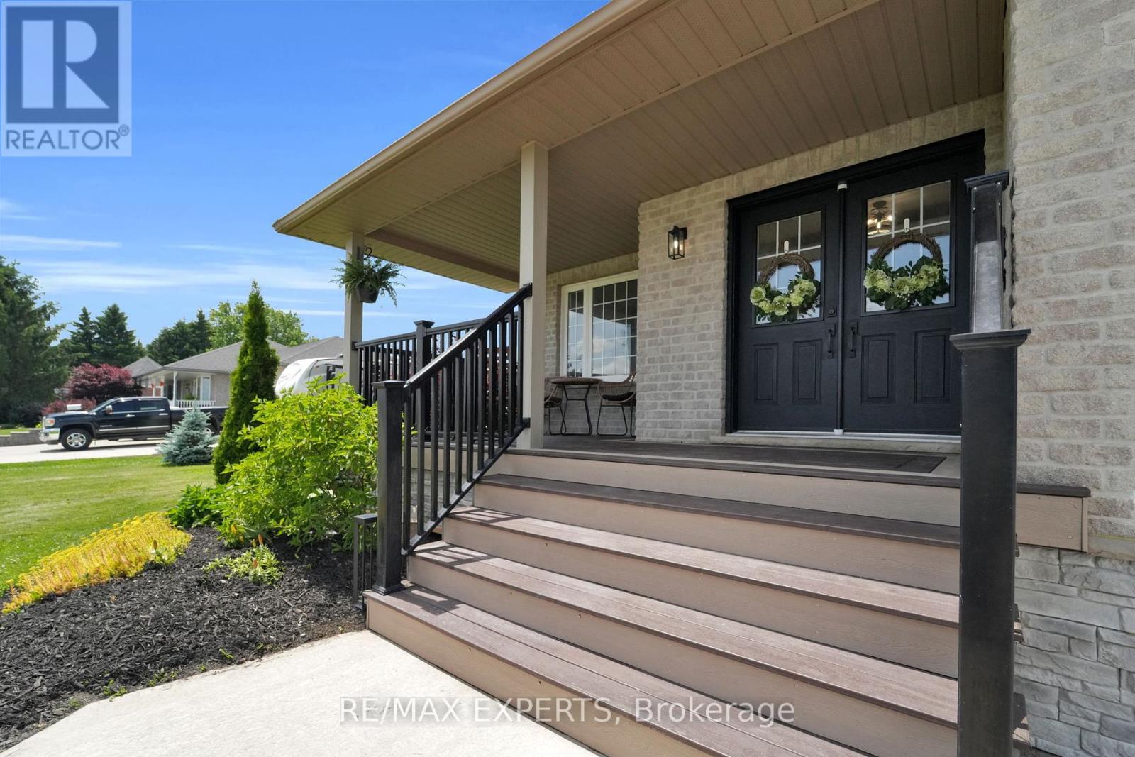 46 Scenic Drive, Mapleton, Ontario  N0B 1A0 - Photo 4 - X12250418