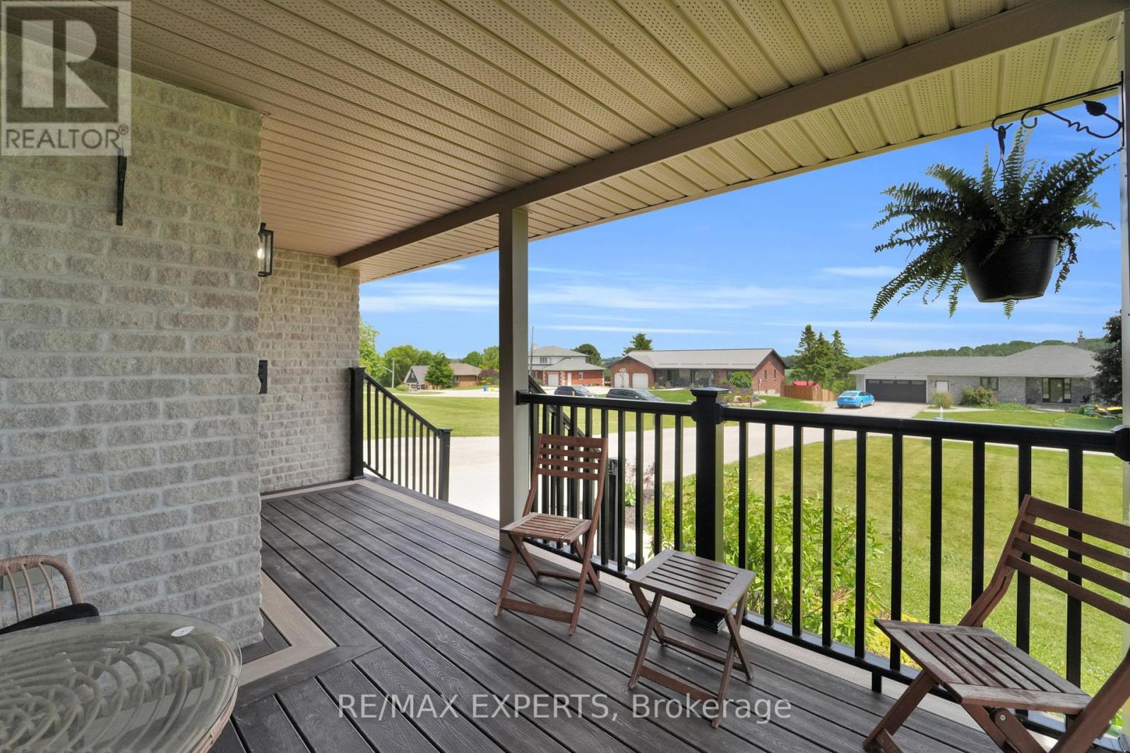 46 Scenic Drive, Mapleton, Ontario  N0B 1A0 - Photo 6 - X12250418