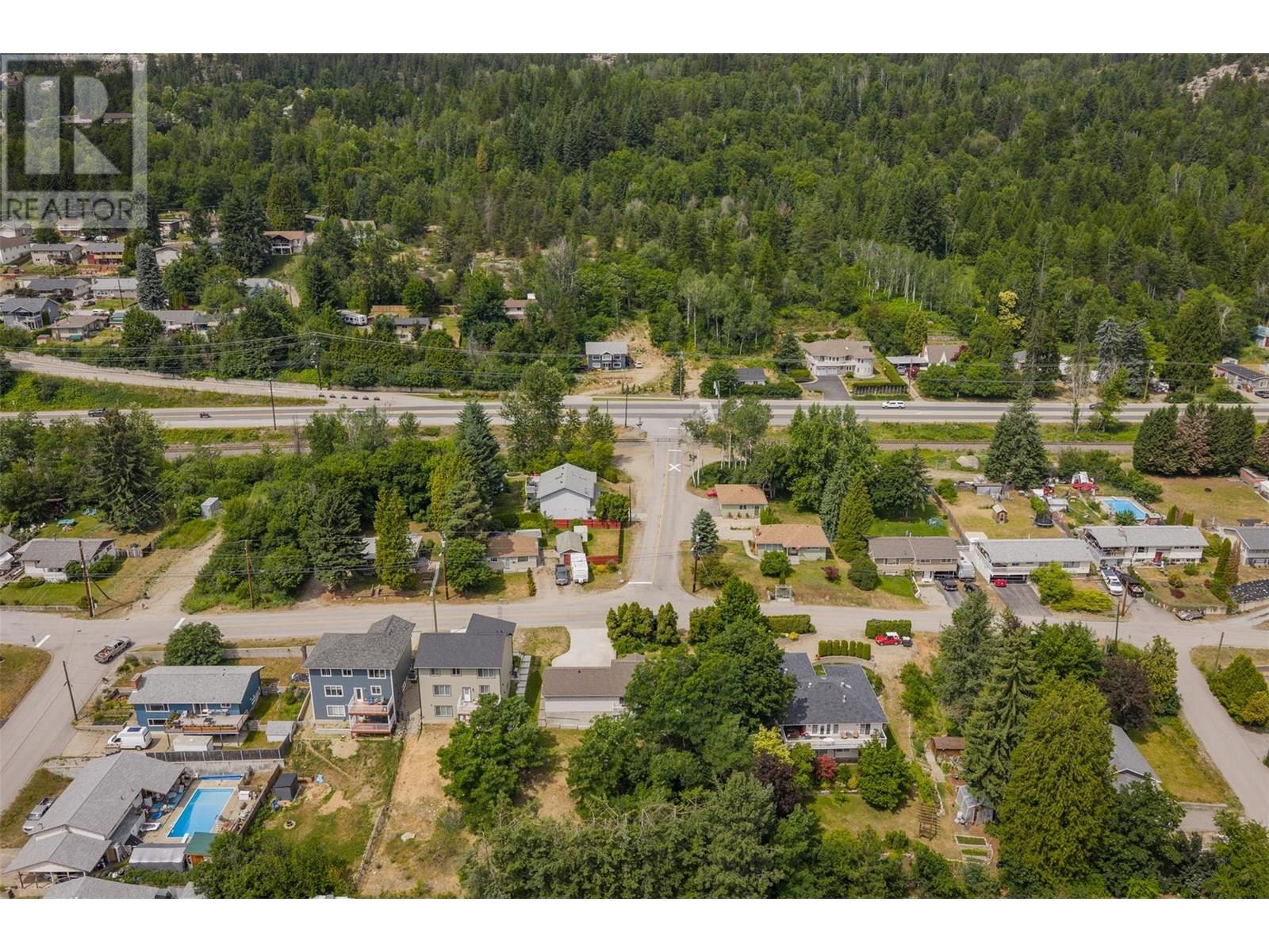 3209 5th Avenue, Castlegar, British Columbia  V1N 2V6 - Photo 10 - 10354029