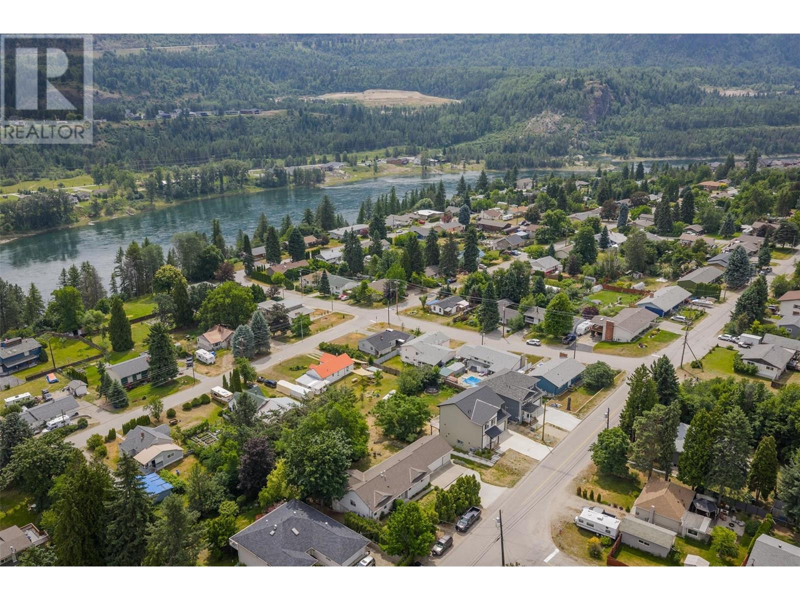 3209 5th Avenue, Castlegar, British Columbia  V1N 2V6 - Photo 13 - 10354029